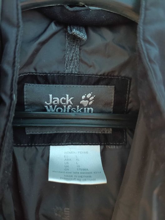 Продавам 2 маркови якета.