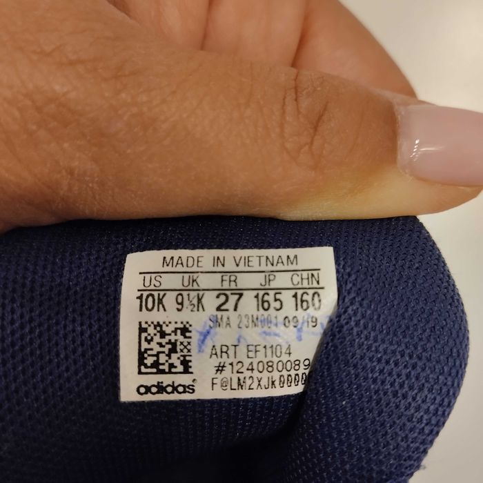 Оригинални маратонки Адидас, номер 27