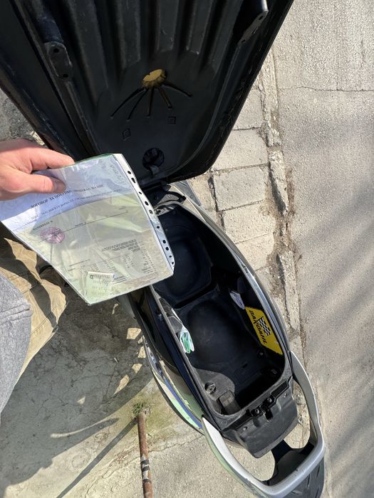 Пиаджо Пиаджио Бевърли скутер(номера,талони,застраховка,преглед)