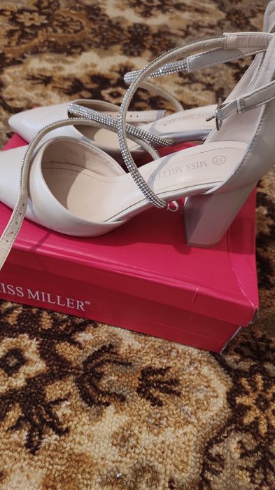 босоножки 37р5000тг.