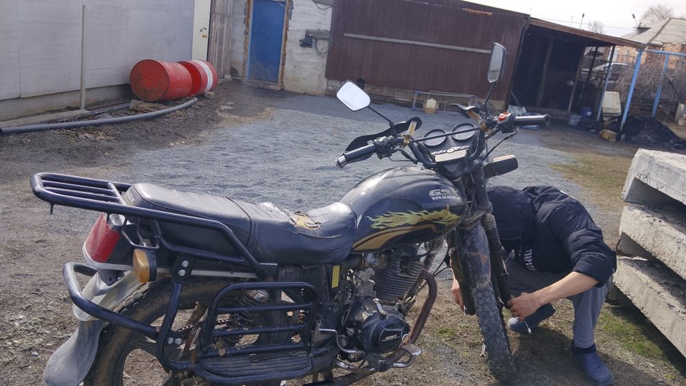 Продам мотоцикл 200 кубов