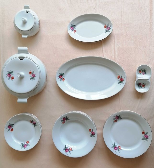 Сервиз за хранене порцеланов
