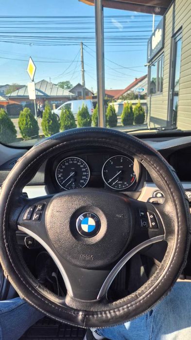 BMW 320 E90 manual,  facelift 2011, 2.0 diesel, 184 cp trapă, bixenon adaptiv