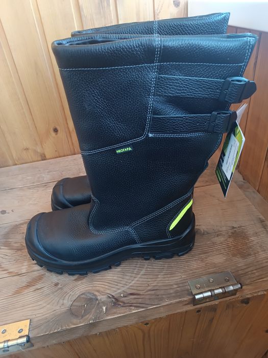 Продам зимние рабочие сефти сапоги