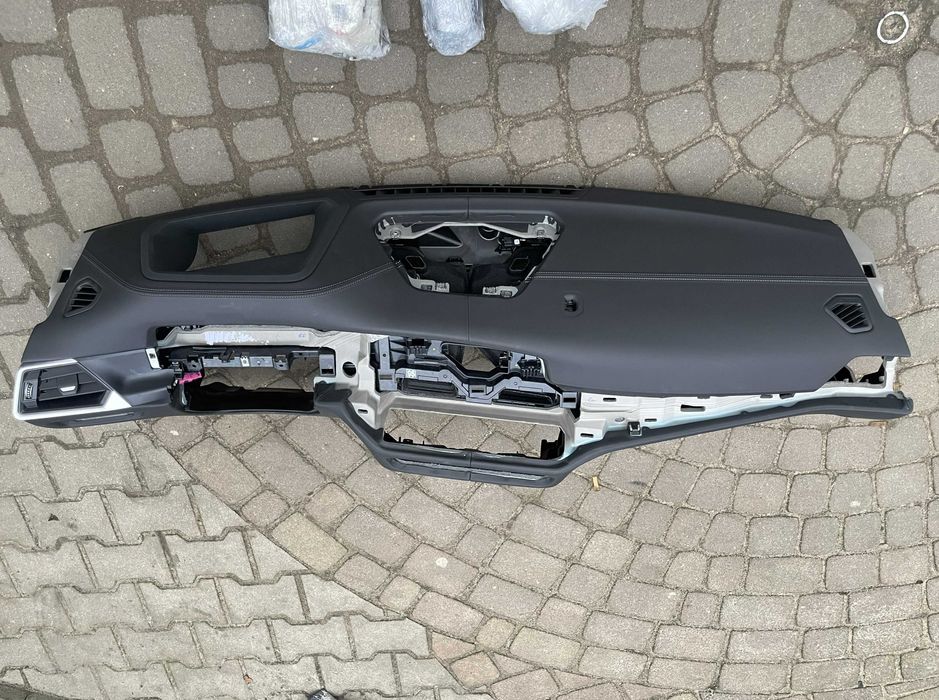 BMW G20 / G22 plansa de bord HUD - facelift LCI - cusuta in piele M4