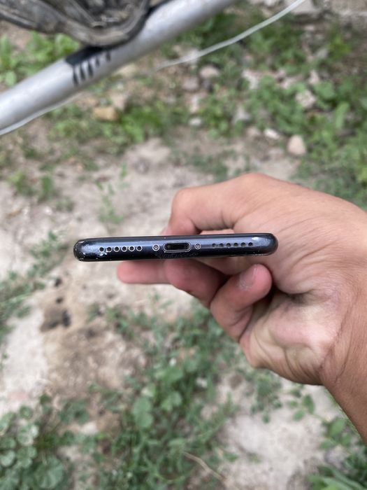 IPhone SE 64 tali narxi kelishiladi srochna