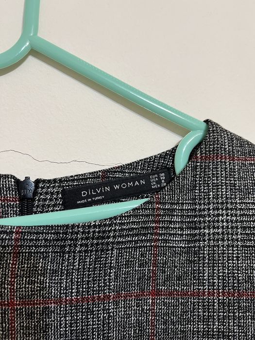 Rochie dreapta cu maneci clopot