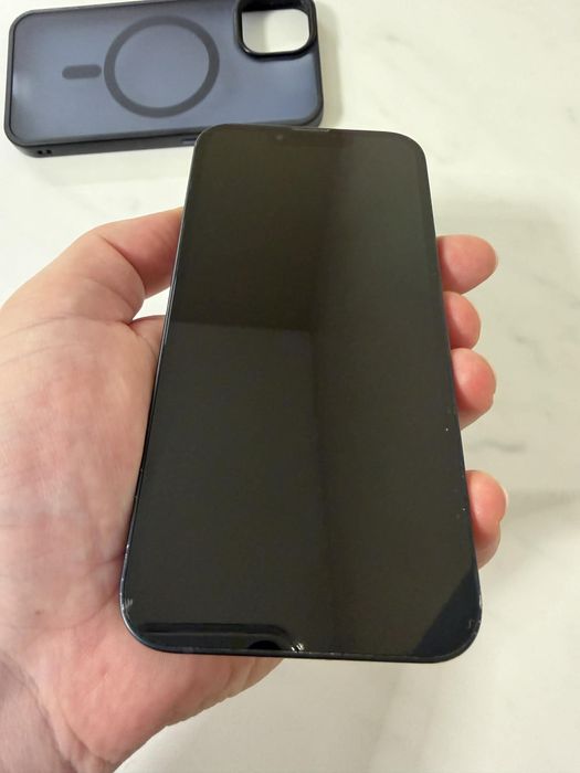 Vand iphone 13 albastru in stare foarte buna