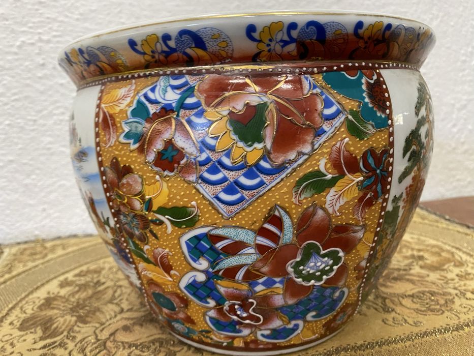 Китайска порцеланова кашпа с маркировка