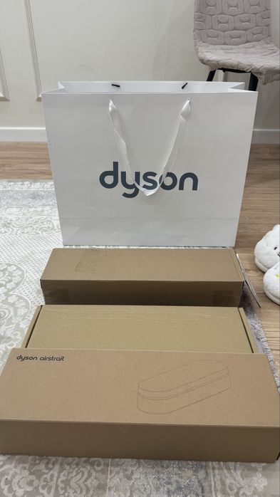 Dyson airstrait original
