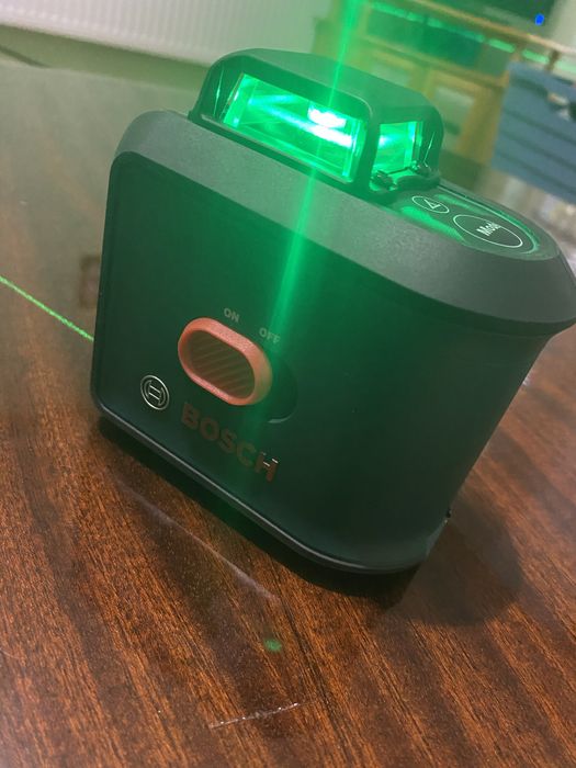 Лазарен нивелир BOSCH