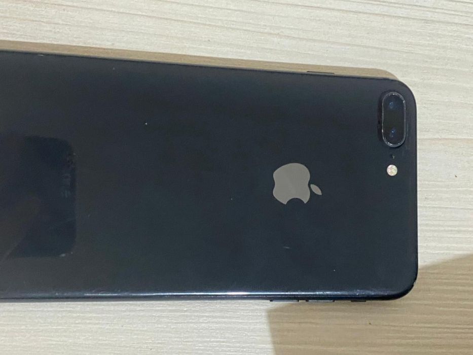 Продаю Айфон 8плюс