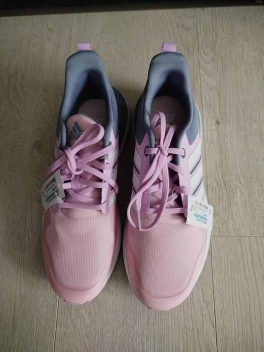 Vând adidasi adidas !