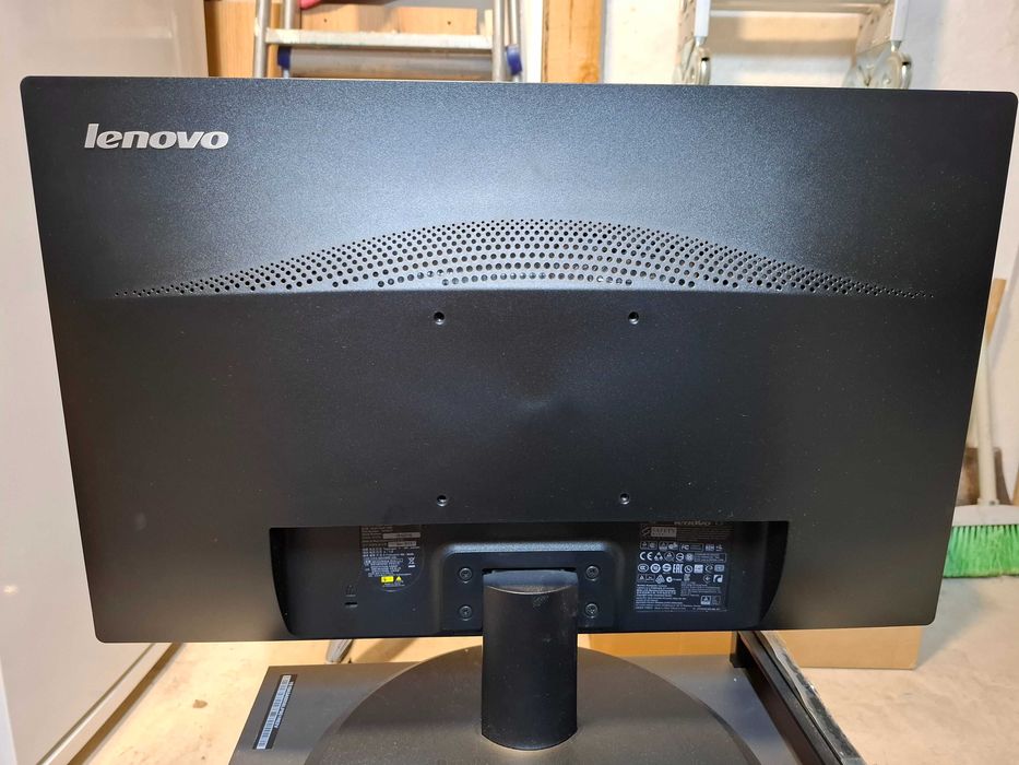 Компютър и монитор - LENOVO