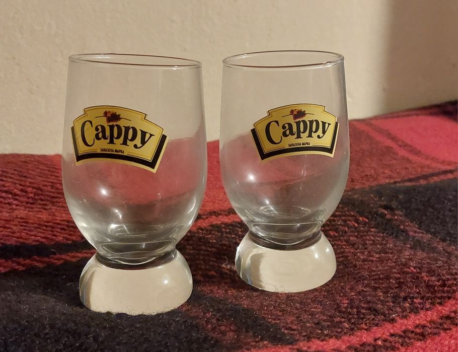 Пподавам чаши за безалкохолно