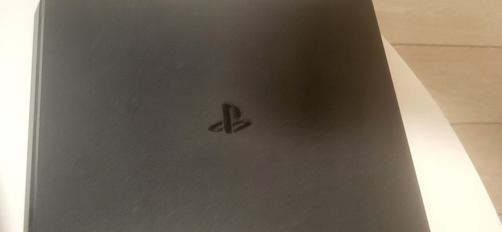 Ps4 , 2 controller, la pachet cu multe jocuri