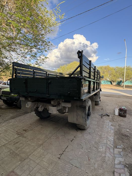 Газ 66 военный на полном ходу