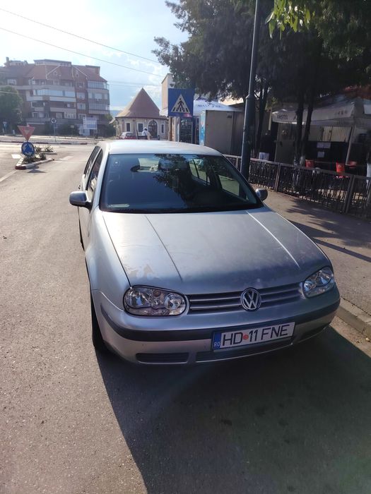 Vand sau schimb Golf 4 1.4 16v fara rugina
