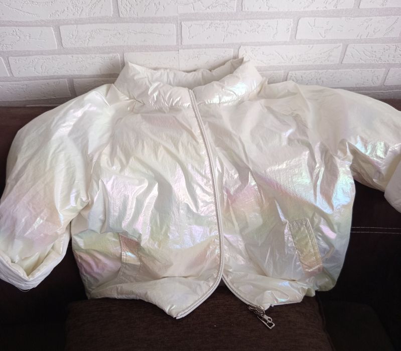 Дамско бяло късо яке  с две лица.