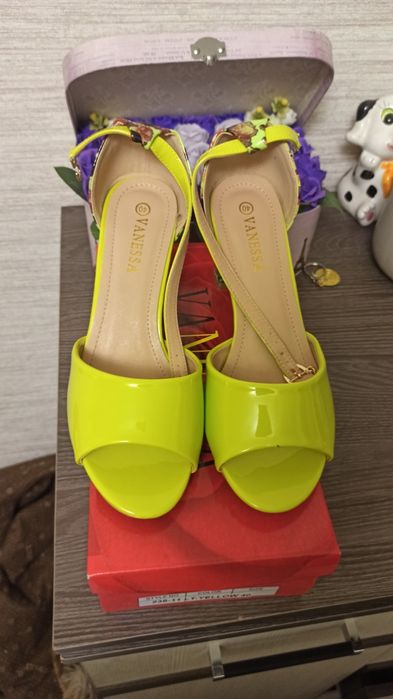 Босоножки Vanessa