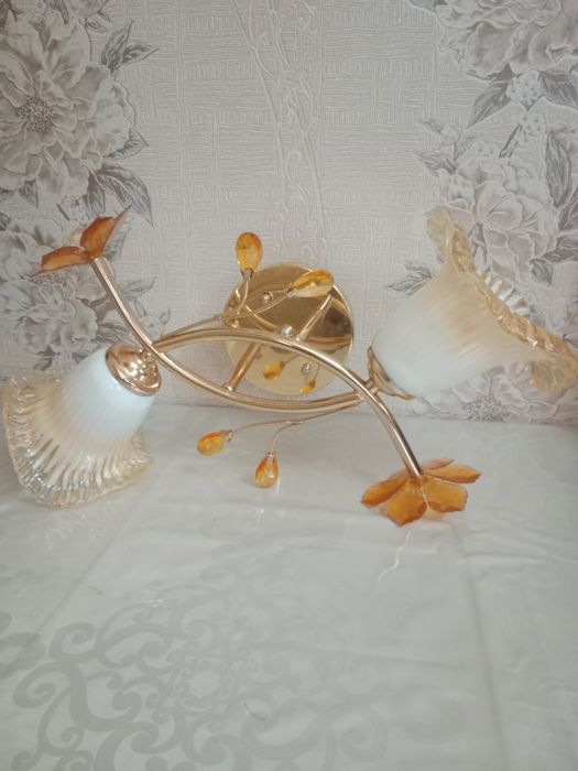 Продам люстру двухрожковую