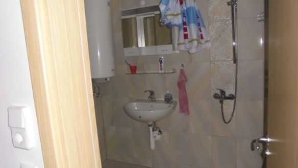 Дава се под наем Двустаен апартамент в Бургас, Славейков - 64 кв.м за 200 € - Снимка #2