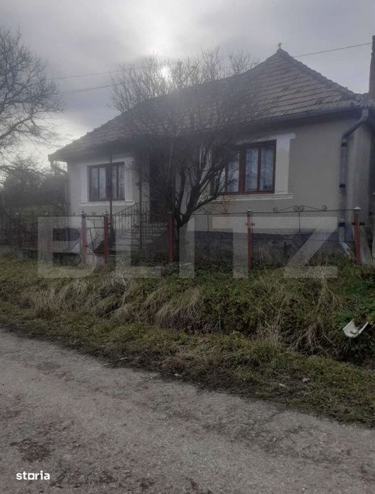 Casa de vanzare, 19 arii de teren, zona Monor