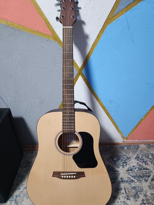 Продам акустическую гитару walden