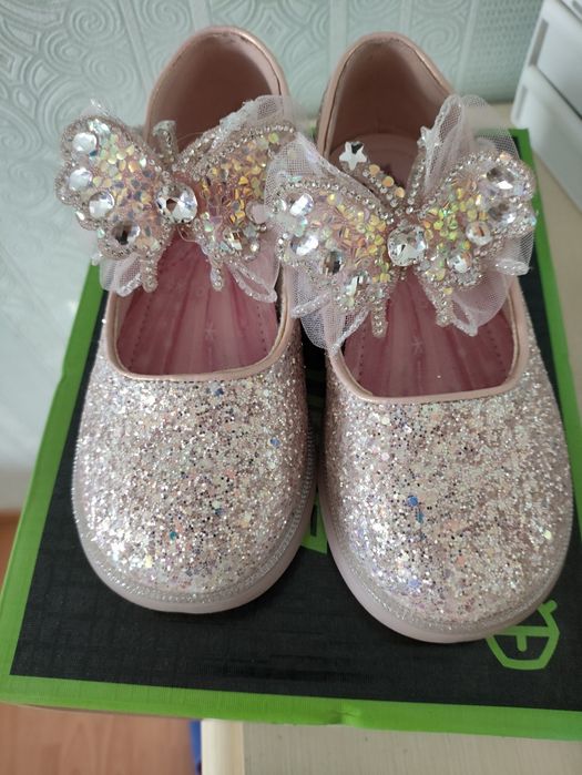 Продам красивые туфельки