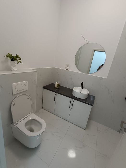 Vand apartament  cu 2 camere la parter