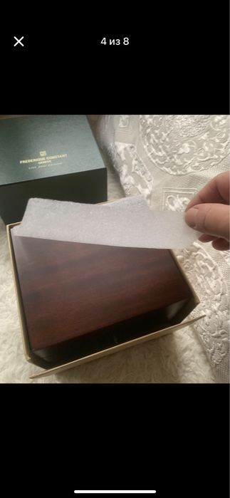 Коробка Frederique Constant от часов пустая.