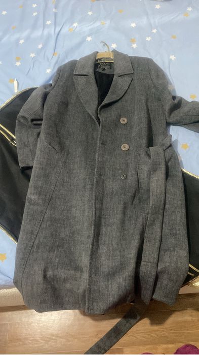 Империя сән үйінен Пальто  сатылады