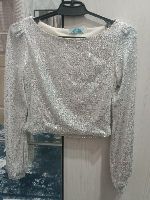 Продам нарядное кофту