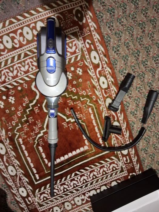 Aspirator de praf ,cu acumulator /accesorii