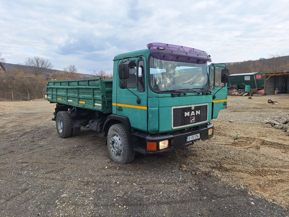 Man 18 t basculabil.