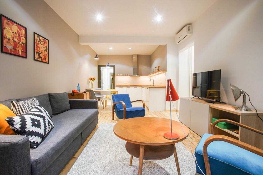 Дава се под наем Тристаен апартамент в София, Център - 115 кв.м за 2000 € - Снимка #1