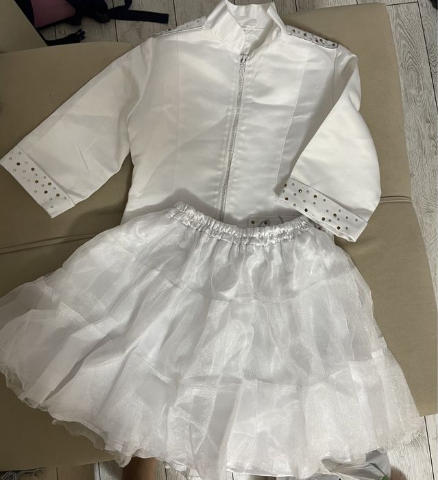 Продам нарядные платья на девочку