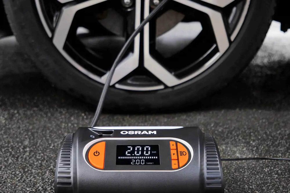 Компресор Osram с дигитален манометър и лампа, 6.9 bar, 12V, 85dB,180W