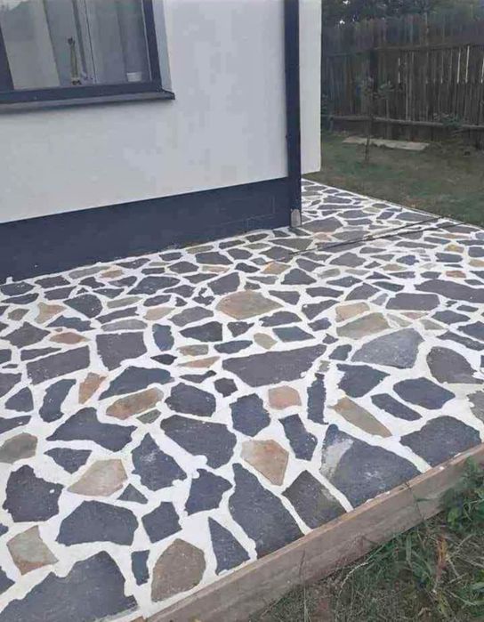 Vând piatră și montez