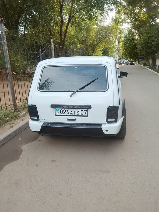 Продам машину нива 4х4