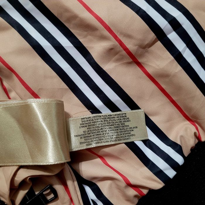 Geaca Burberry originala 4 ani, cu 2 fete