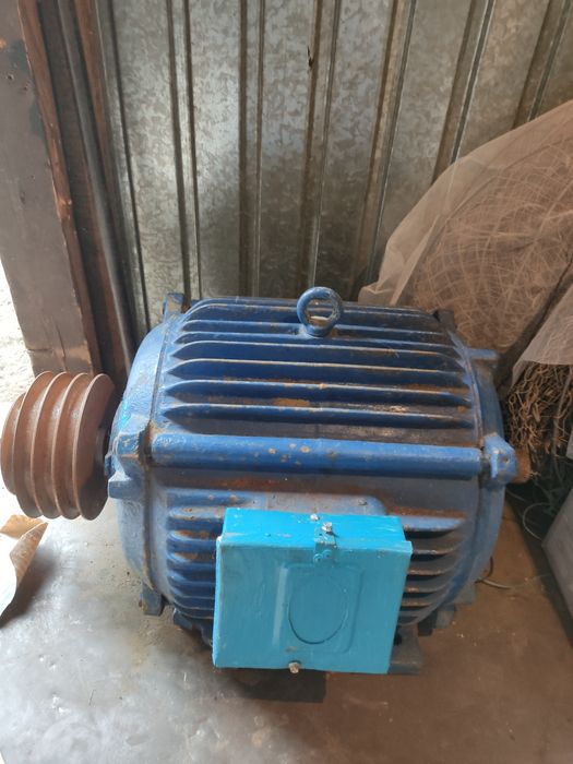 Продам электродвигатель,, 30 КВ. Полторы тысячи оборотов в минуту.