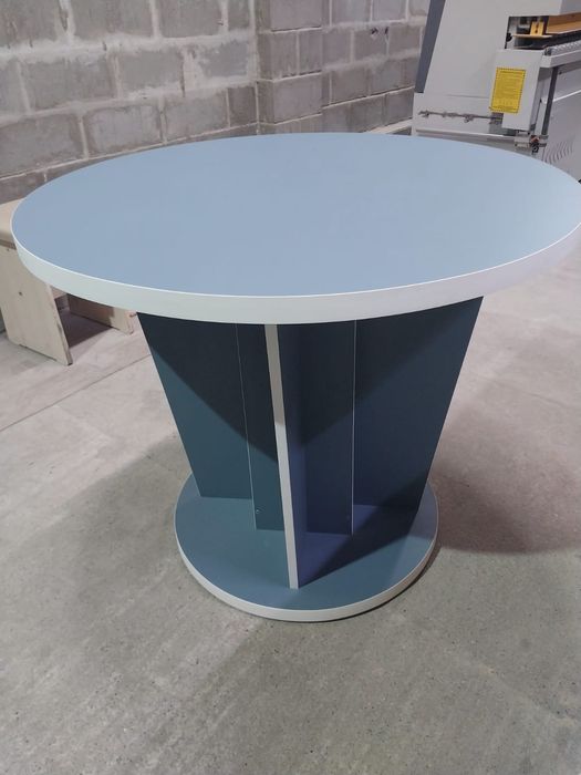 Продам круглый стол за 52 000