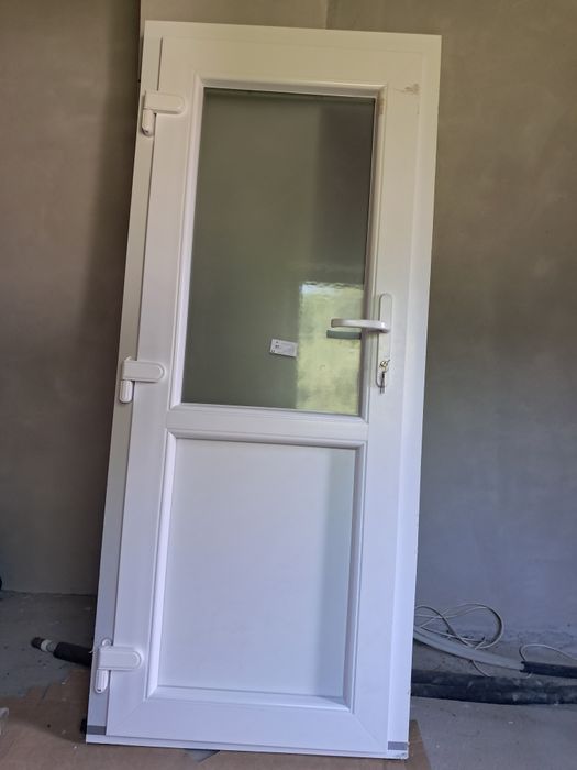 Vând ușă de termopan