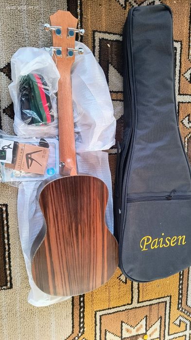 Ukulele paisen noua cu accesorii