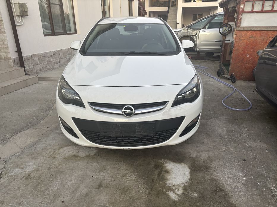 Scaune față cu incalzire sport reglaj electric , bancheta spate opel a