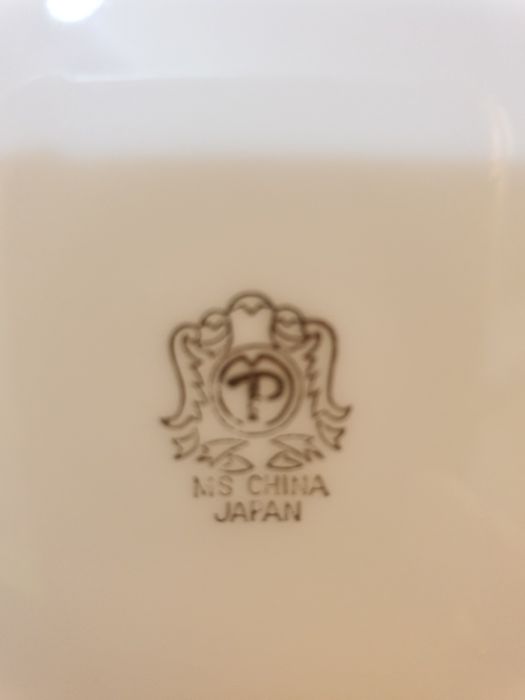 Большие тарелки.