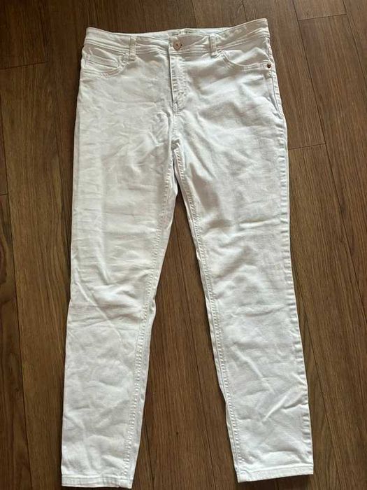 Blugi elastici albi de la LC Waikiki marime 32/42.