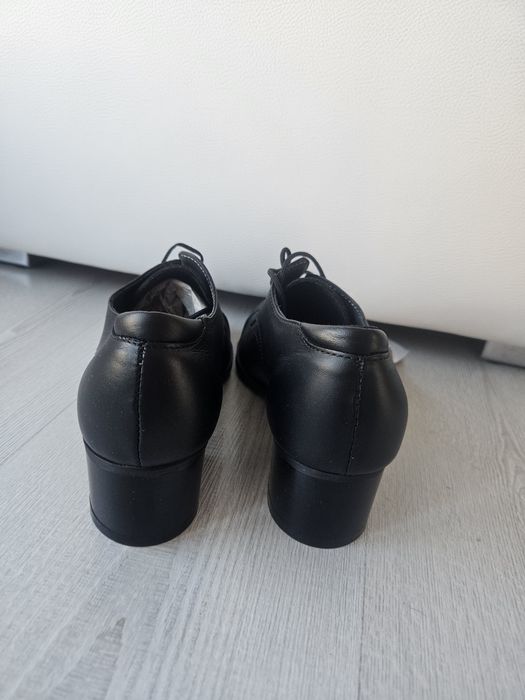 Нови обувки от ест. кожа