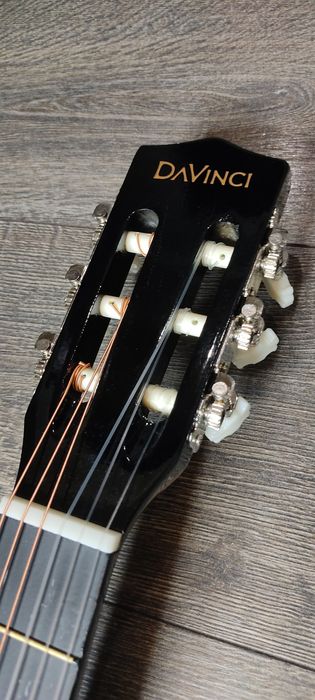 Продается гитара акустика.  Бренд: Davinci